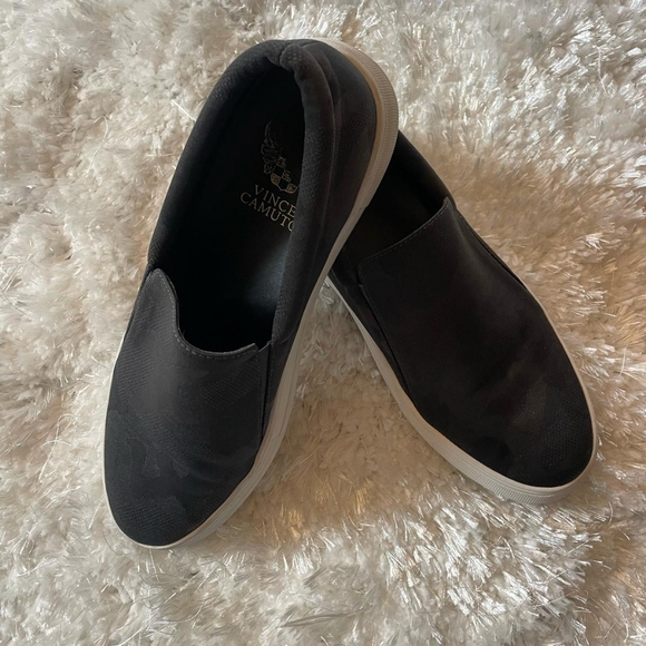 Vince Camuto Black Loafers with Textured Fabric and Elastic Gore - Picture 2 of 4